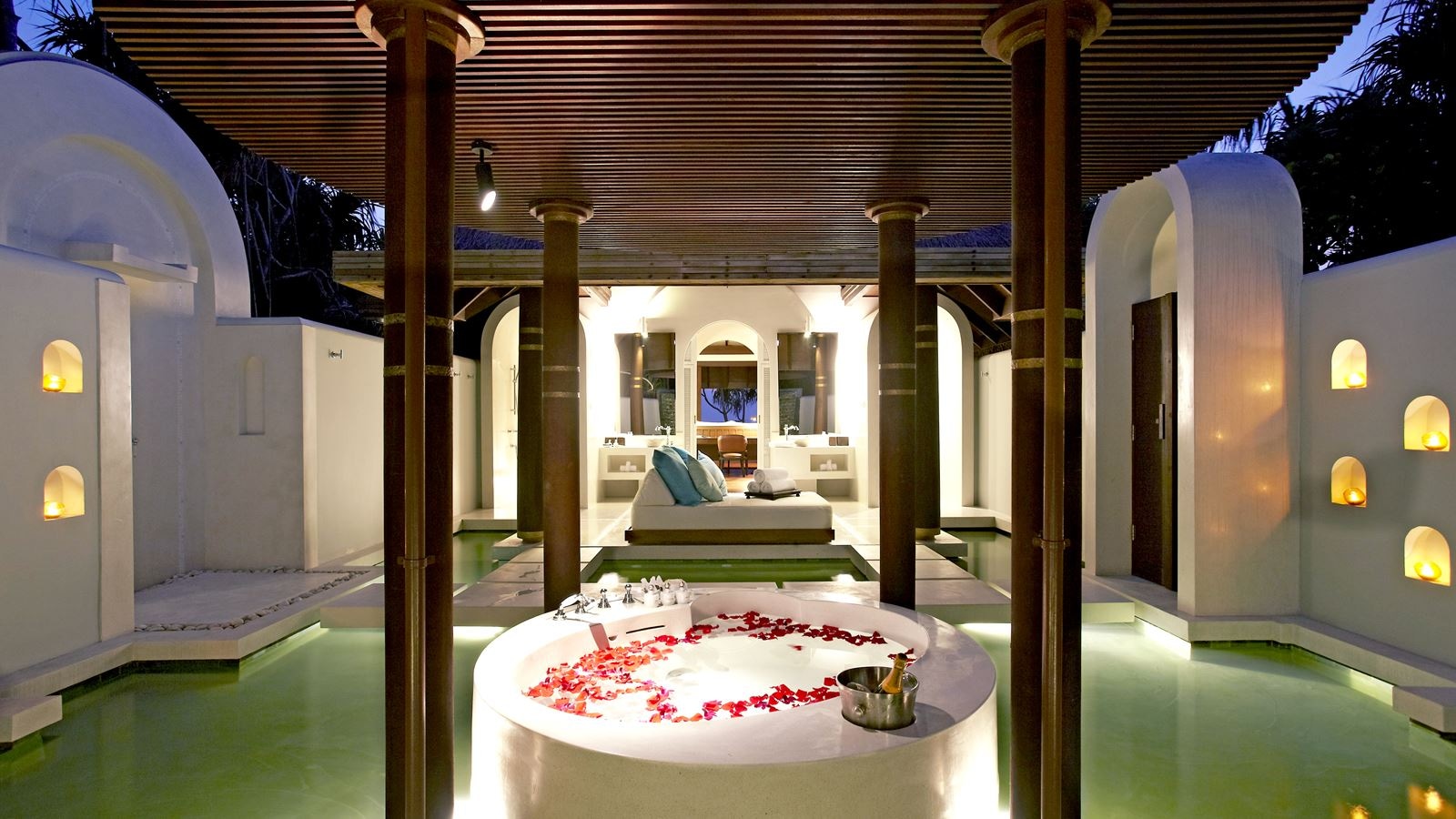 rooms-beach-pool-villa