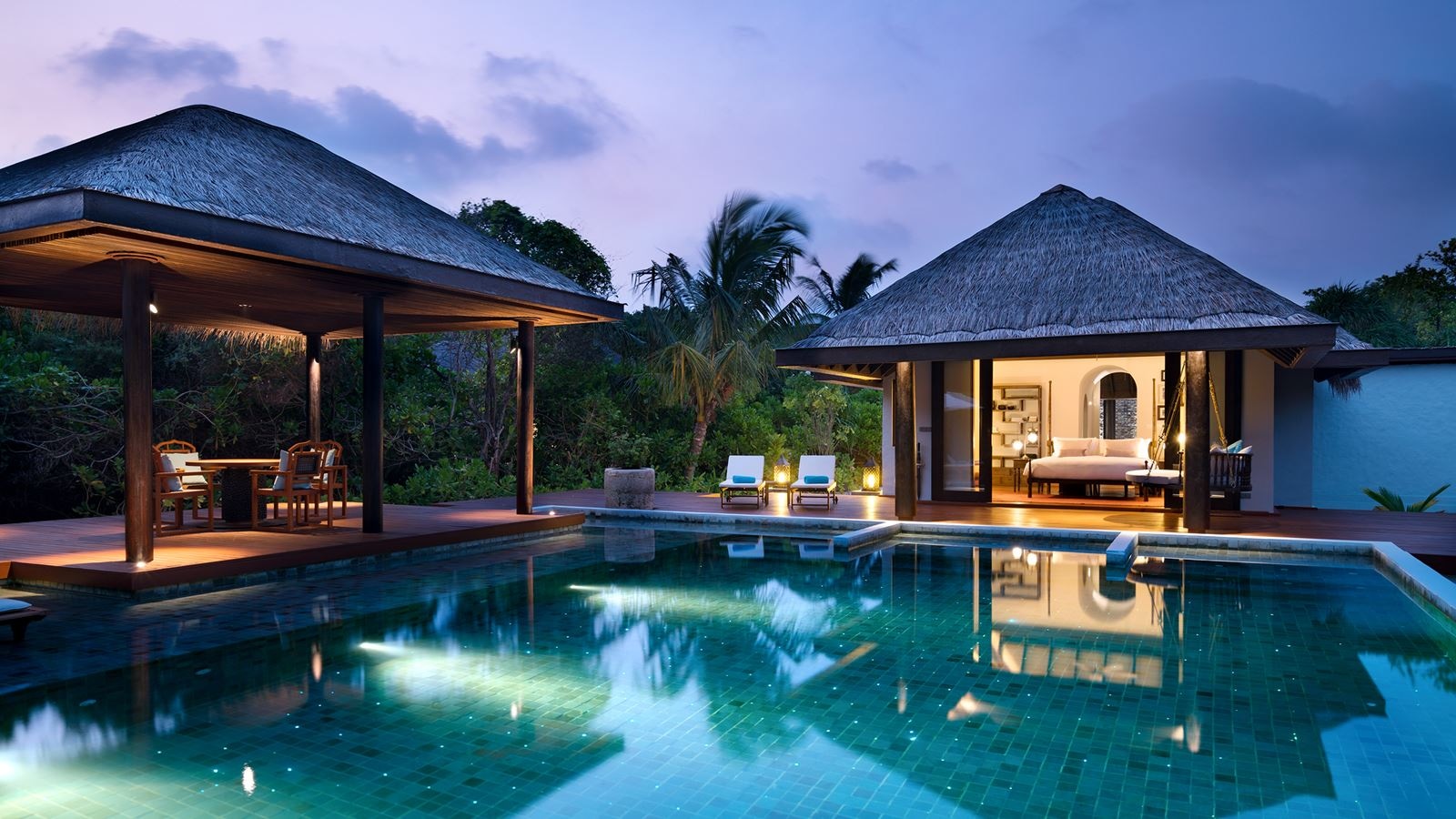 rooms-one-bedroom-family-over--water-pool-villa