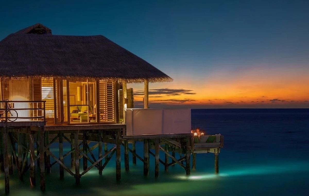 rooms-sunset-laamu-water-villa-with-pool
