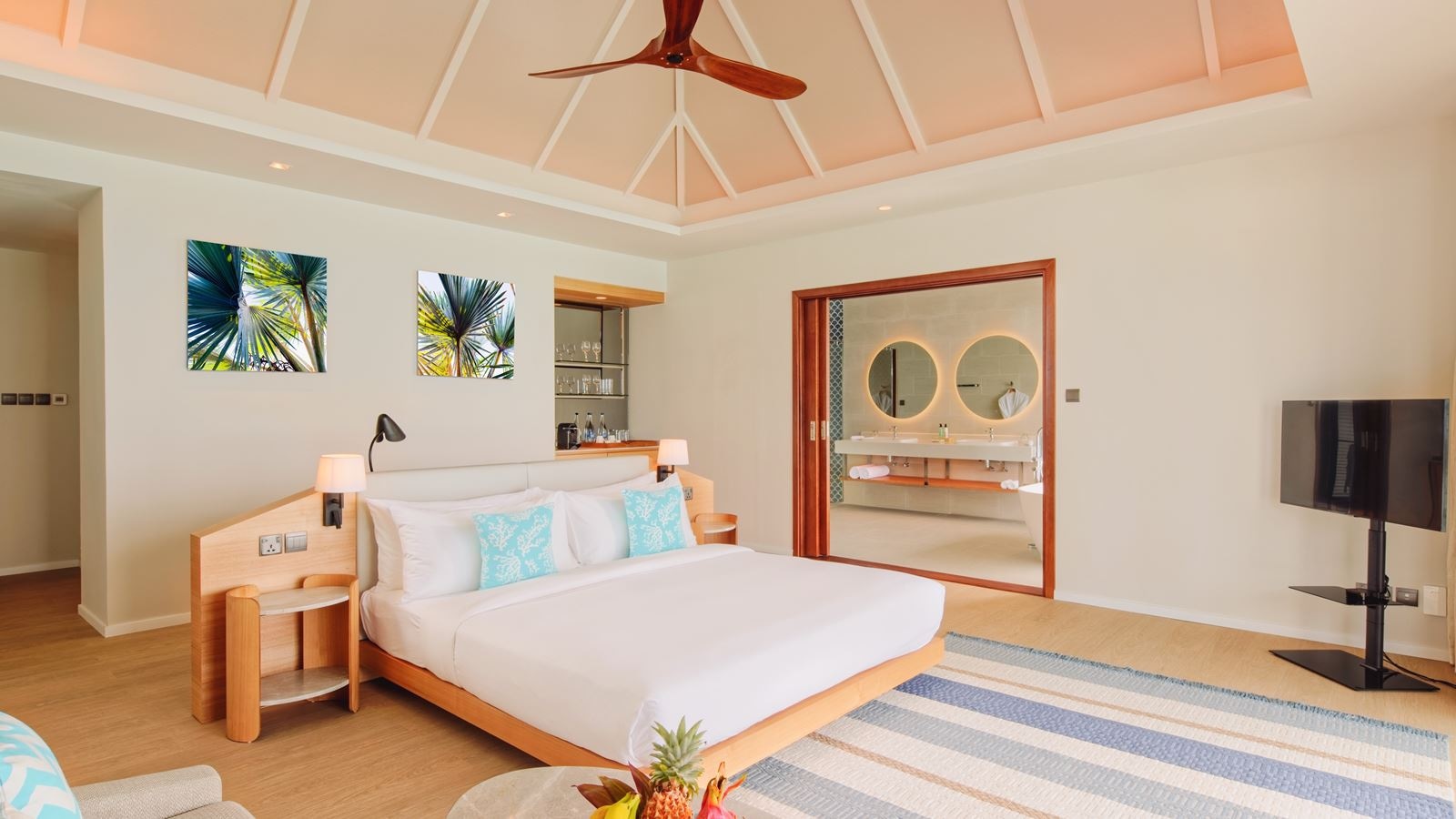 rooms-water-villa-with-jacuzzi