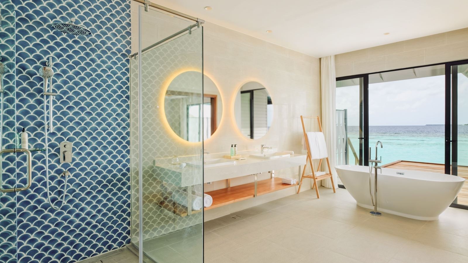 rooms-water-villa-with-jacuzzi