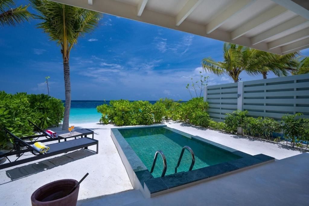 rooms-sunnest-beach-pool-villa