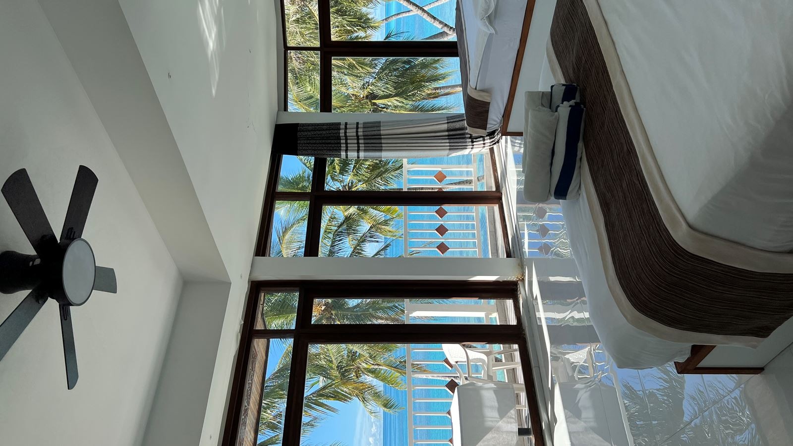 rooms-deluxe-suite-seaview-with-balcony