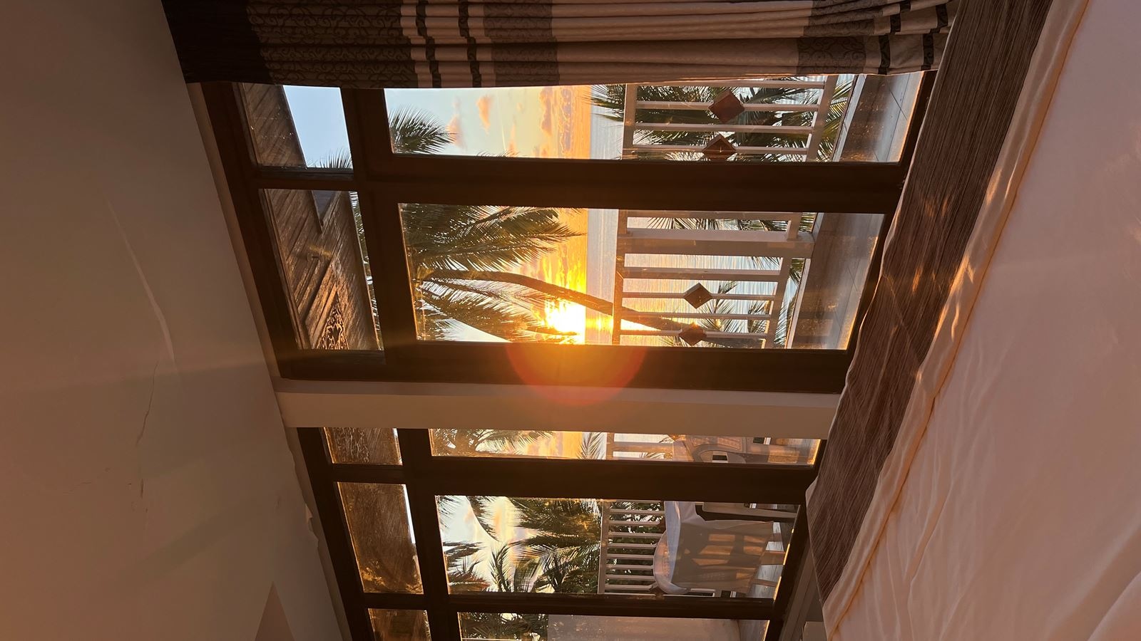 rooms-deluxe-suite-seaview-with-balcony