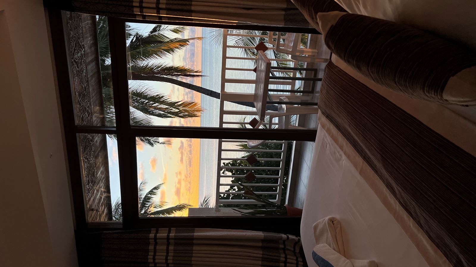 rooms-deluxe-seaview-with-balcony