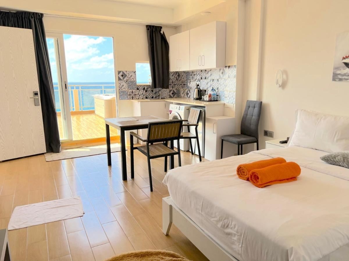 rooms-deluxe-double-room-seaview-with-balcony