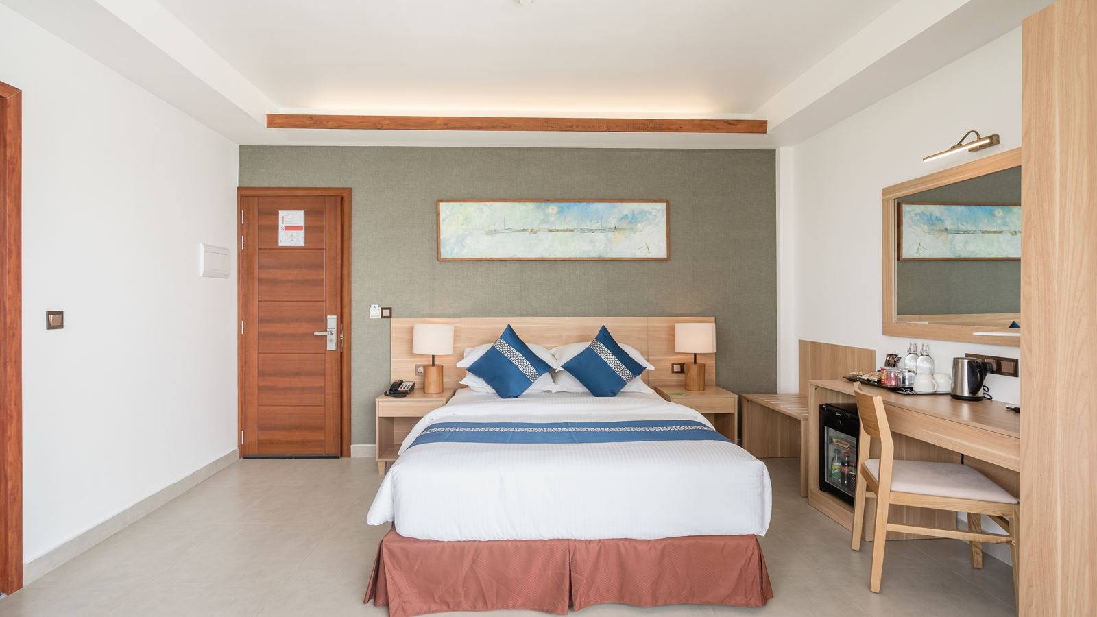 rooms-super-deluxe-room-seaview-with-balcony