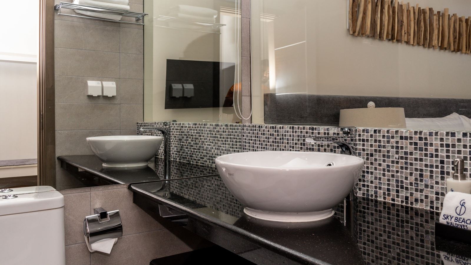 rooms-sky-deluxe-room-with-balcony