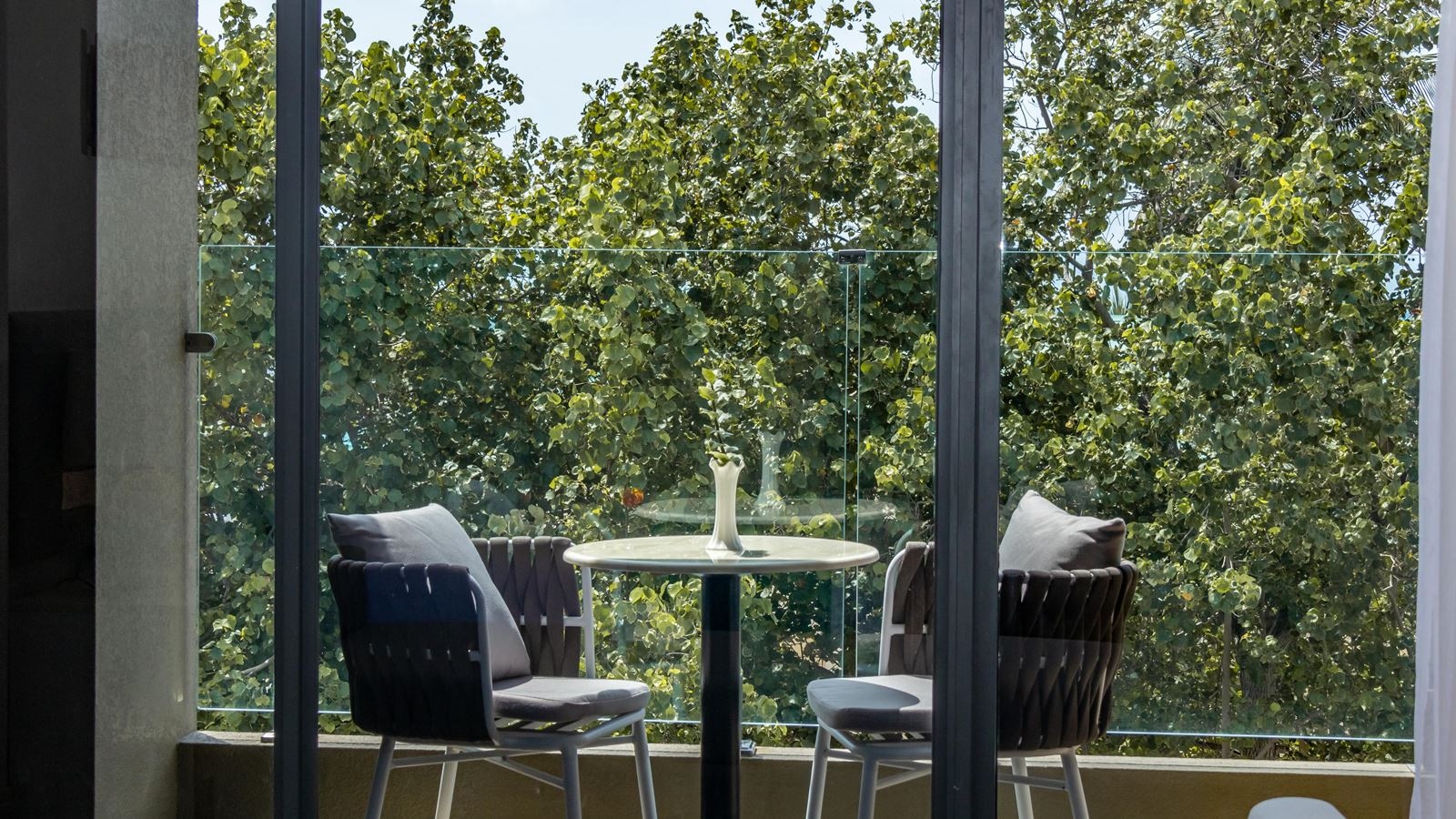 rooms-sky-deluxe-room-with-balcony