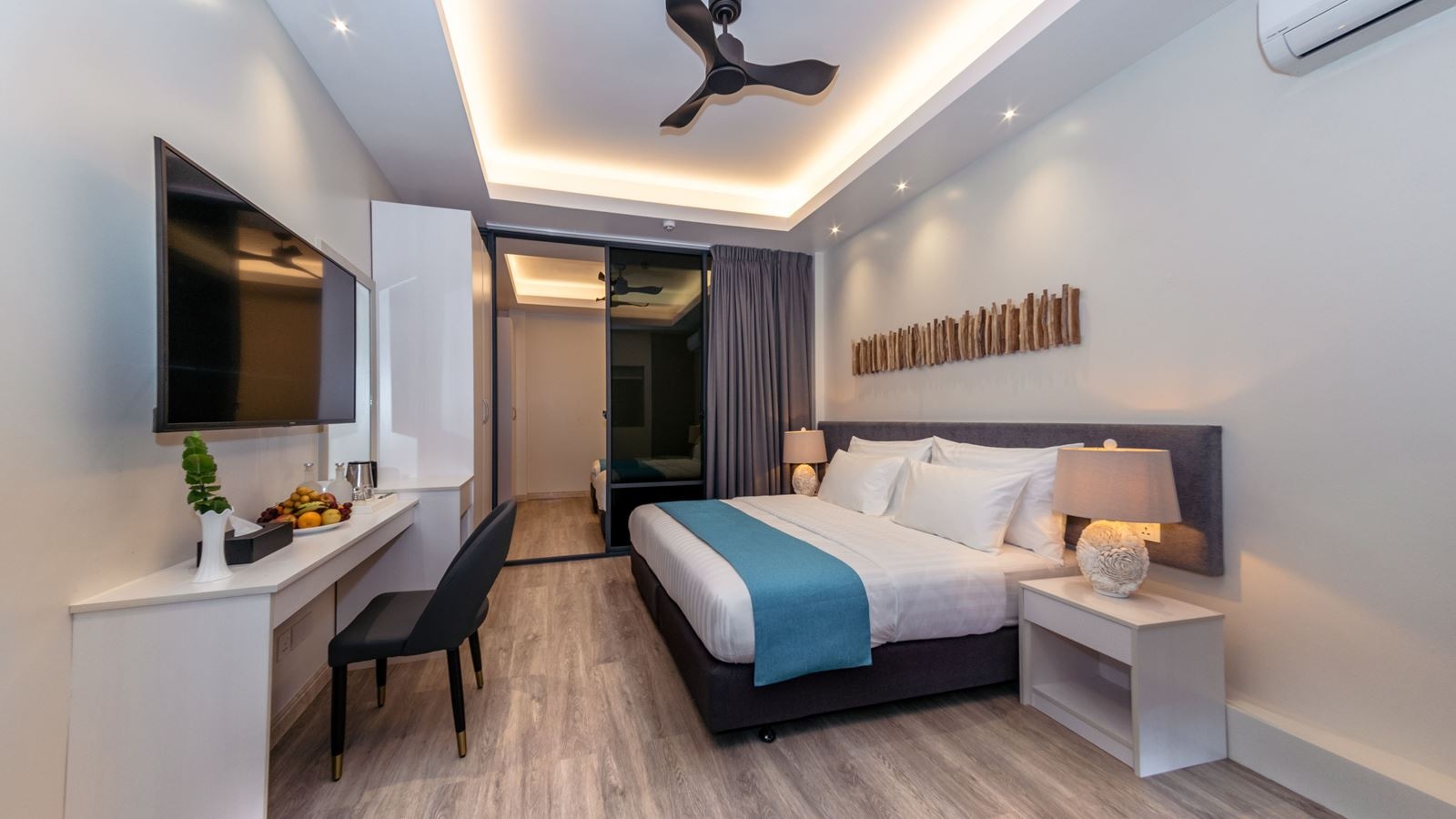 rooms-2-bedroom-sky-family-room-no-window