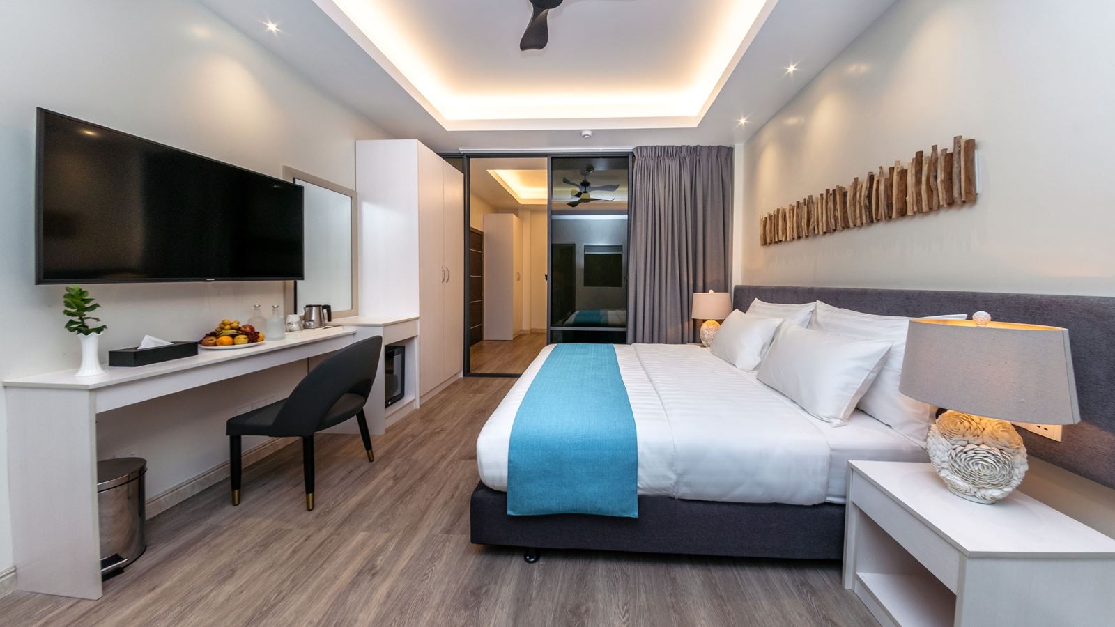 rooms-2-bedroom-sky-family-room-no-window