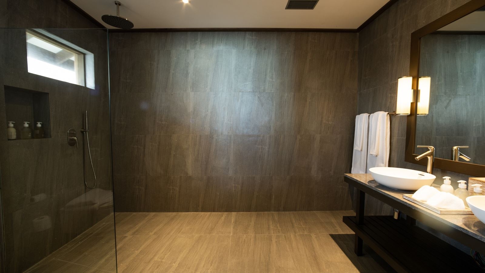 rooms-mabin-water-pool-villa