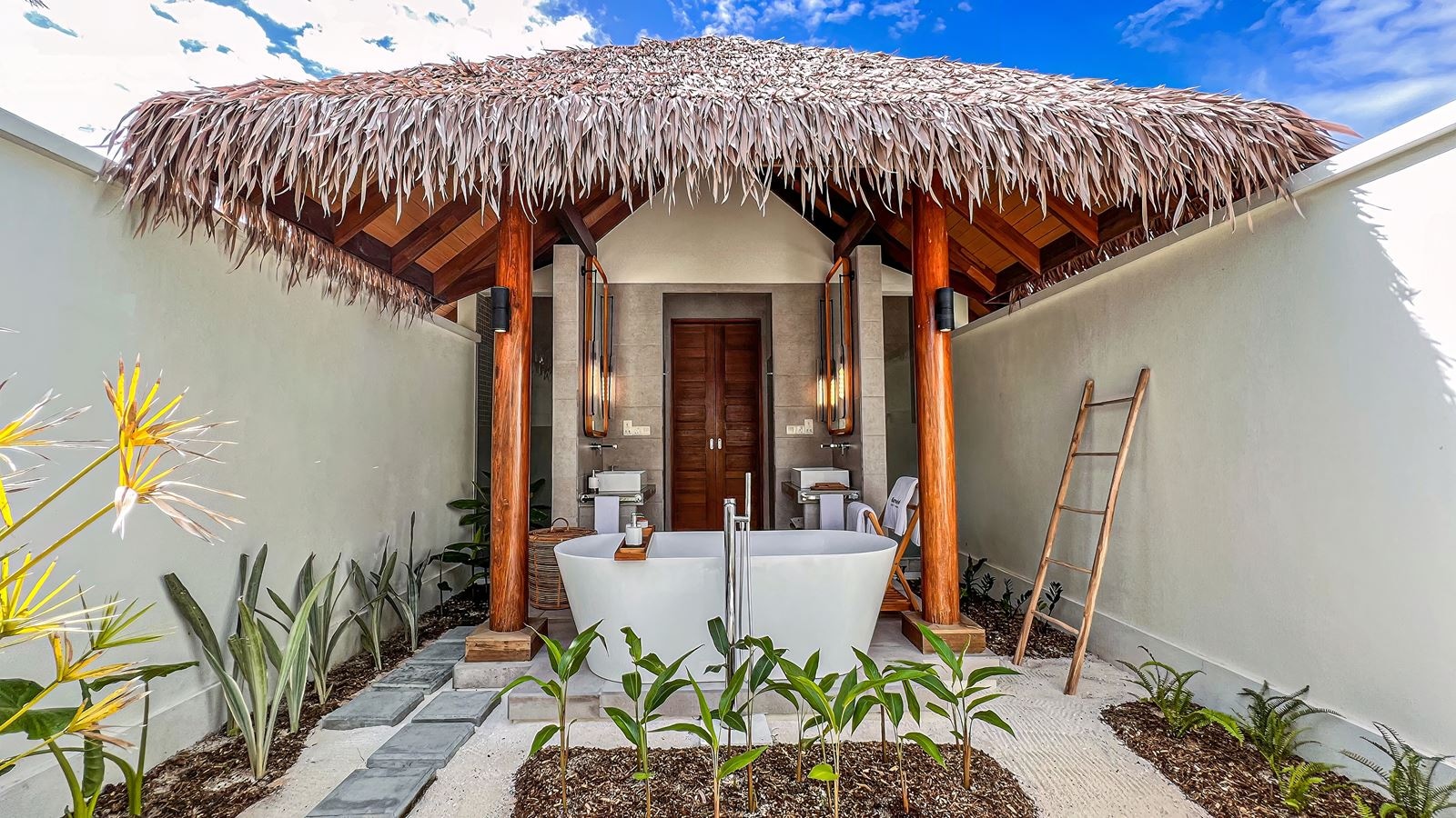 rooms-sunrise-beach-villa