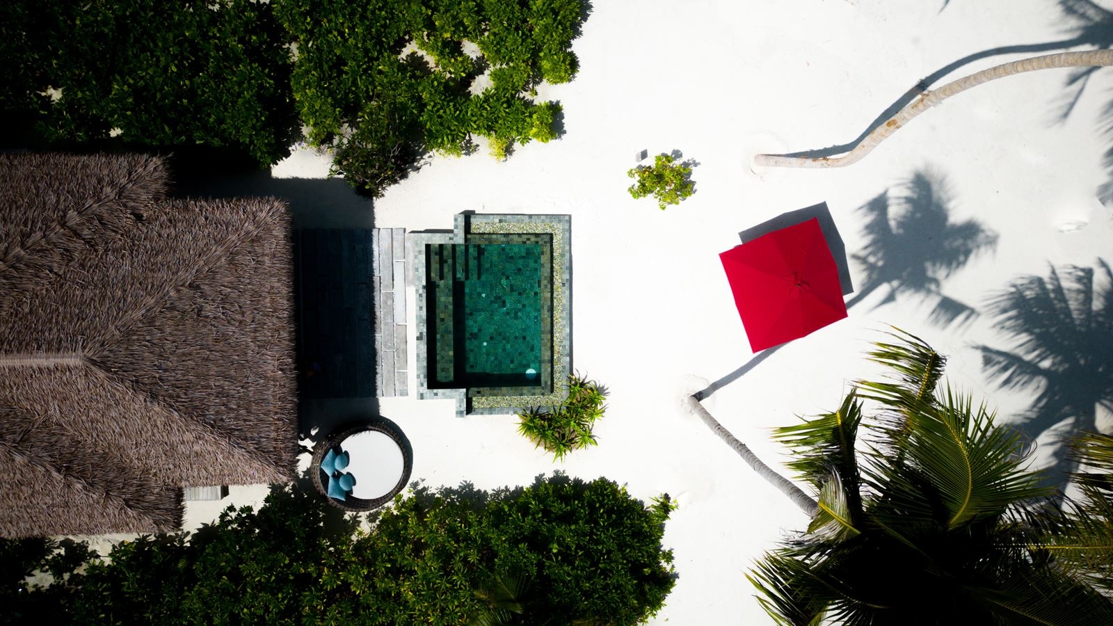 rooms-beach-suite-sunset-with-pool