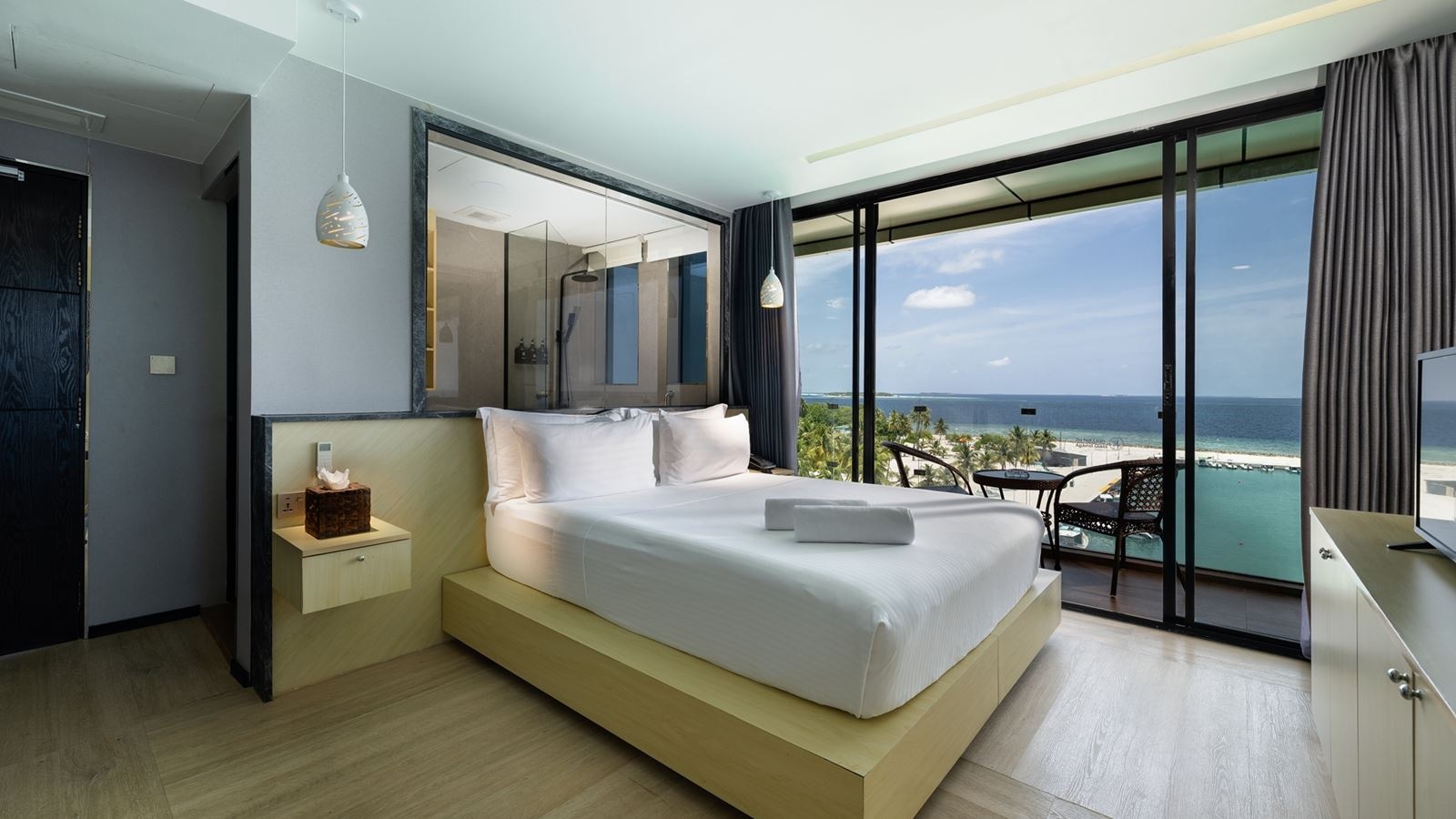 rooms-executive-sea-view-with-balcony
