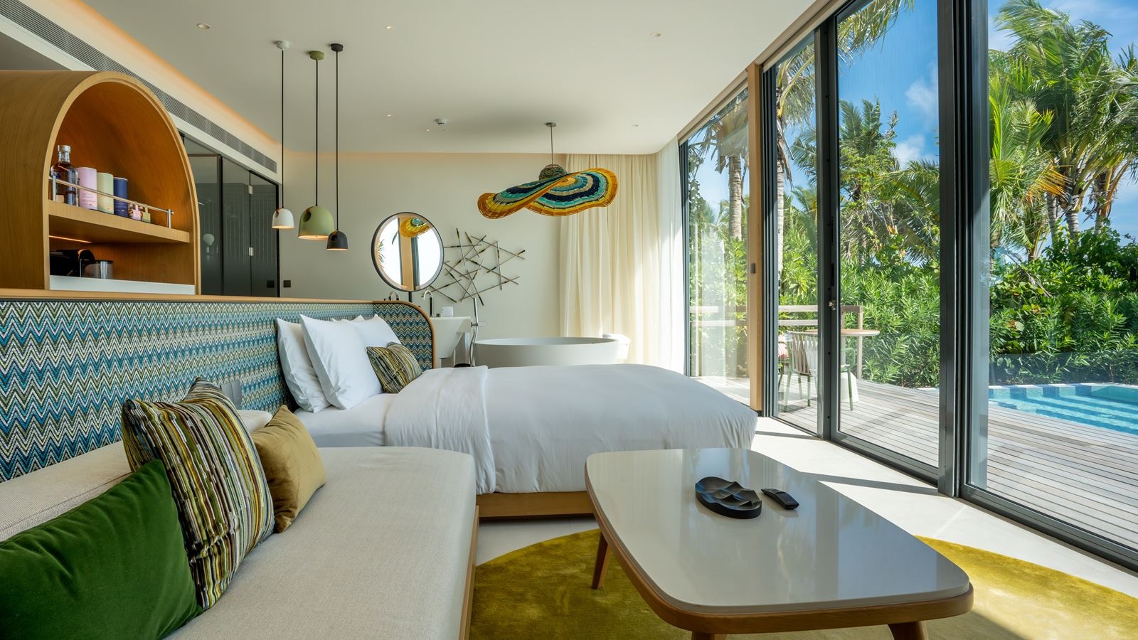 rooms-family-beach-pool-villa-with-capsule