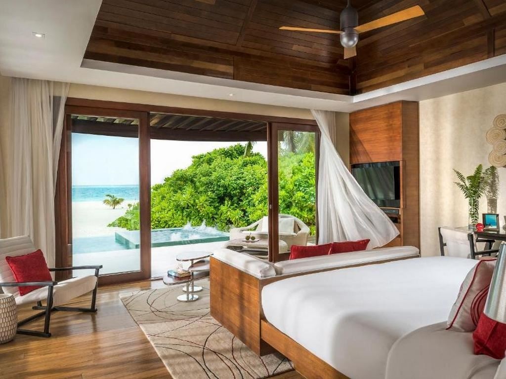 rooms-one-bedroom-beach-pool-pavilion