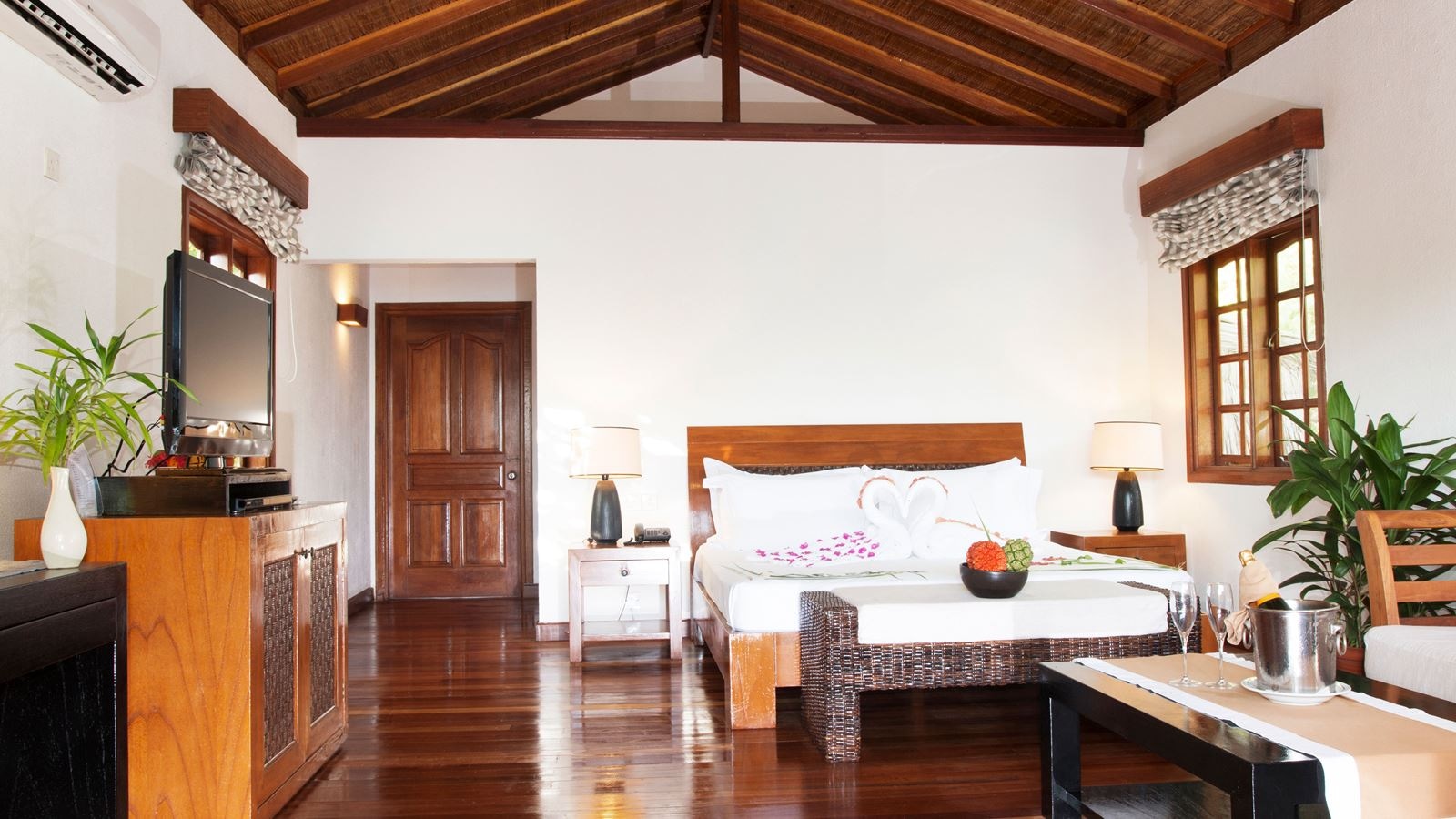 rooms-deluxe-sunset-villa