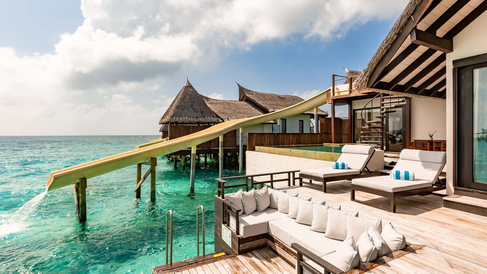 rooms-ocean-pool-suite-with-slide