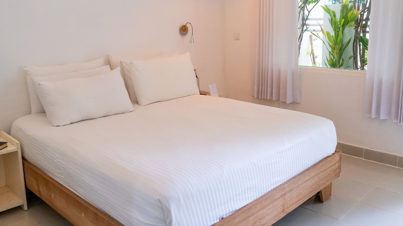 rooms-semi-deluxe-room