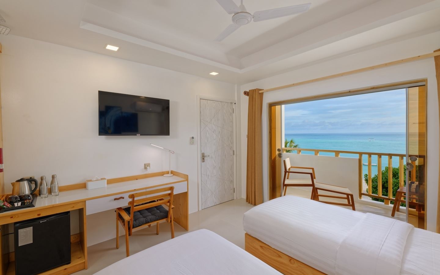 rooms-deluxe-seaview