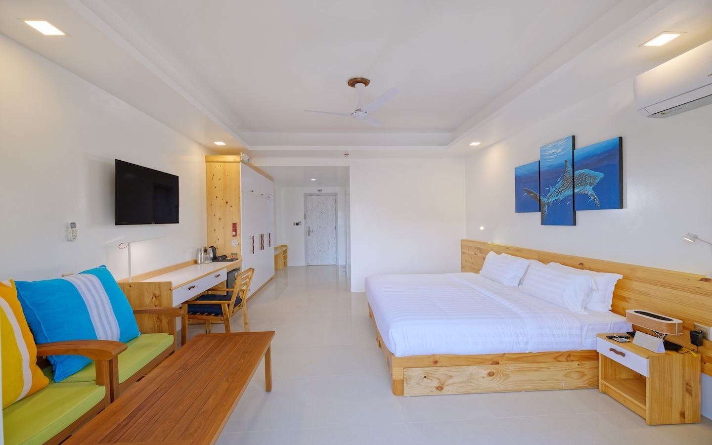 rooms-family-island-view