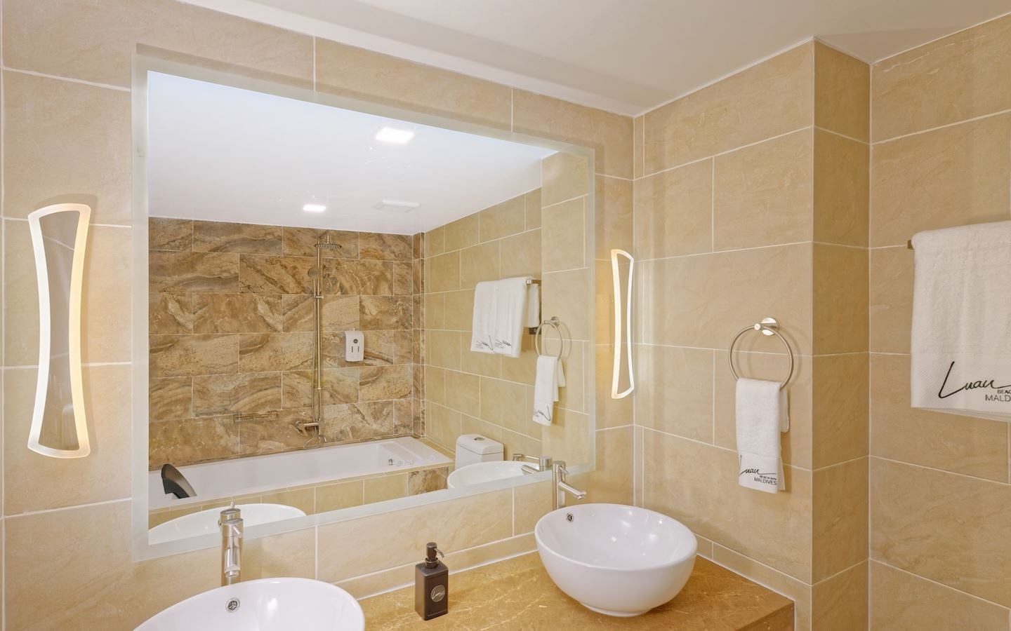 rooms-family-island-view