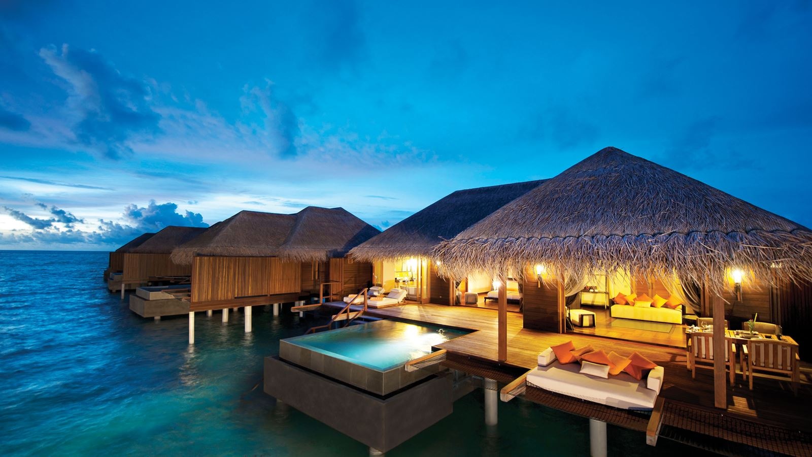 rooms-sunset-ocean-suite-with-pool