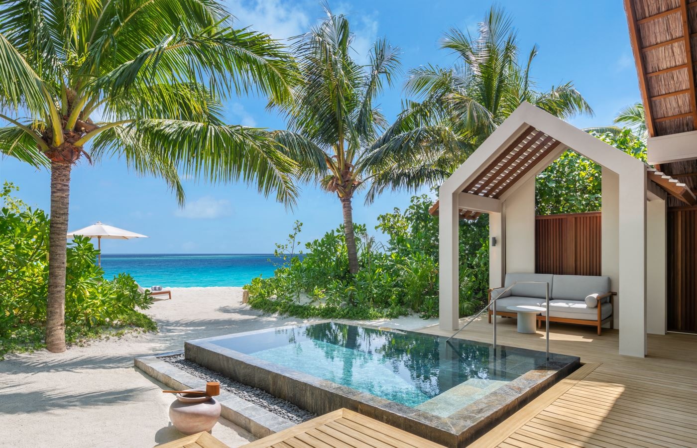 rooms-beach-pool-villa