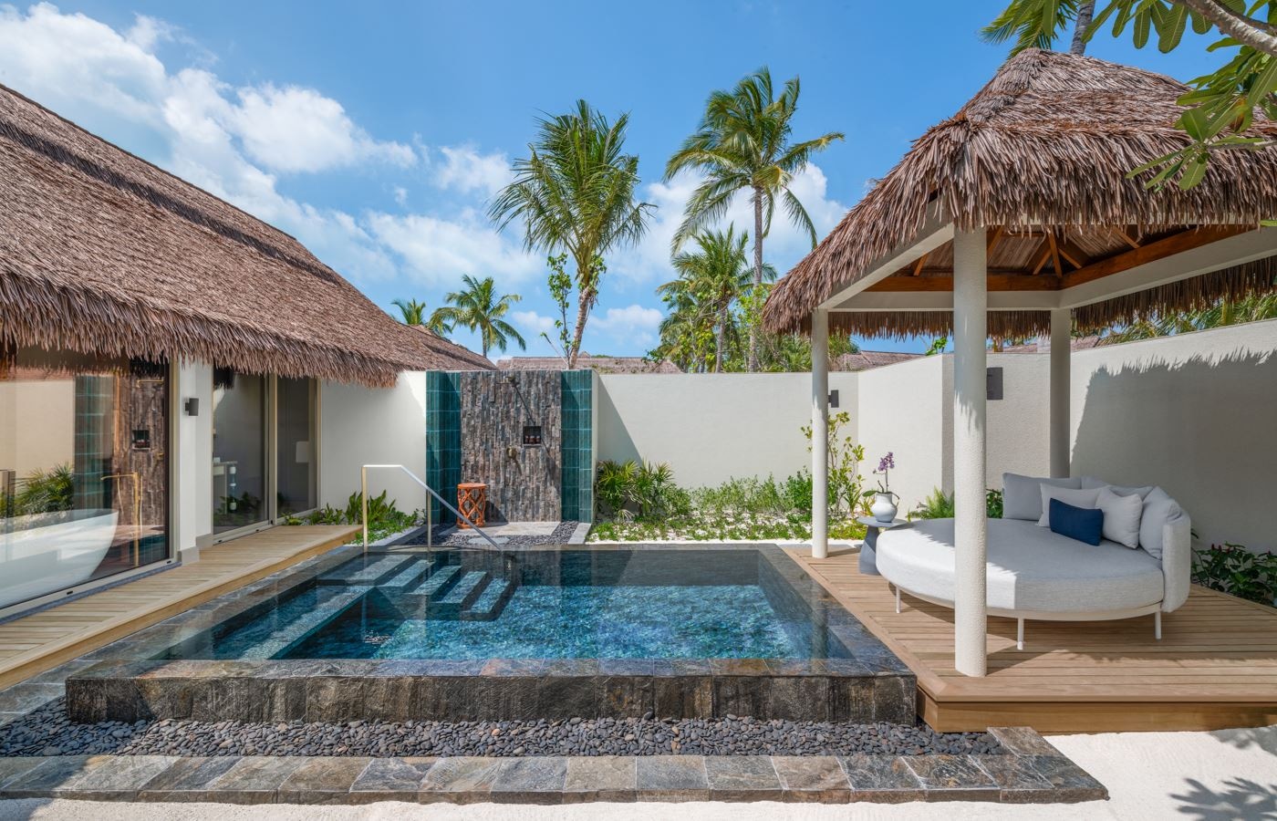 rooms-family-beach-pool-villa