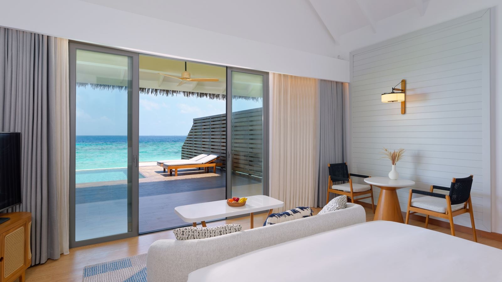 rooms-waterfront-pool-villa