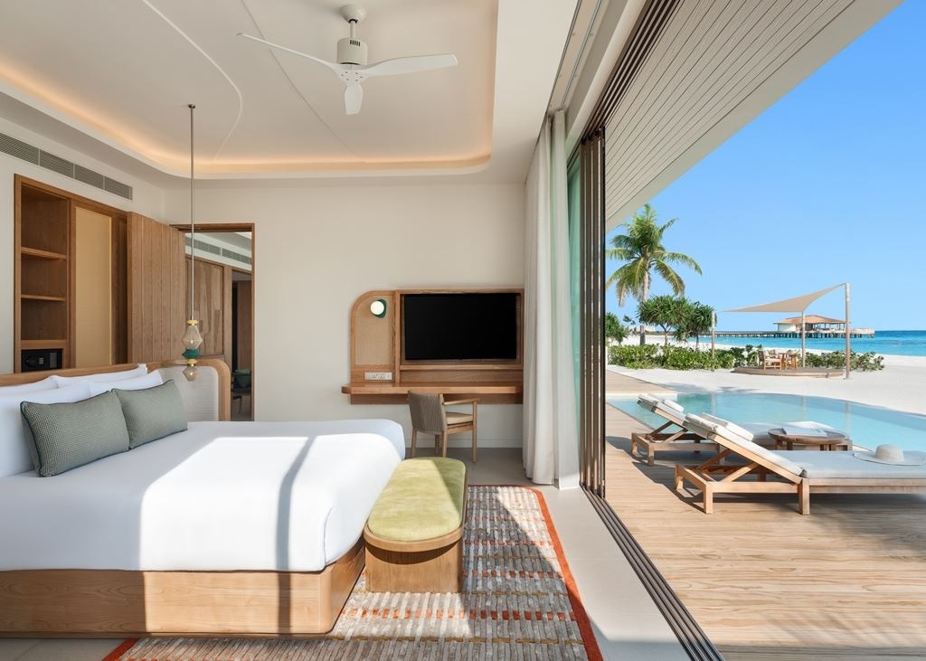 rooms-onebedroom-sunset-beach-pool-villa