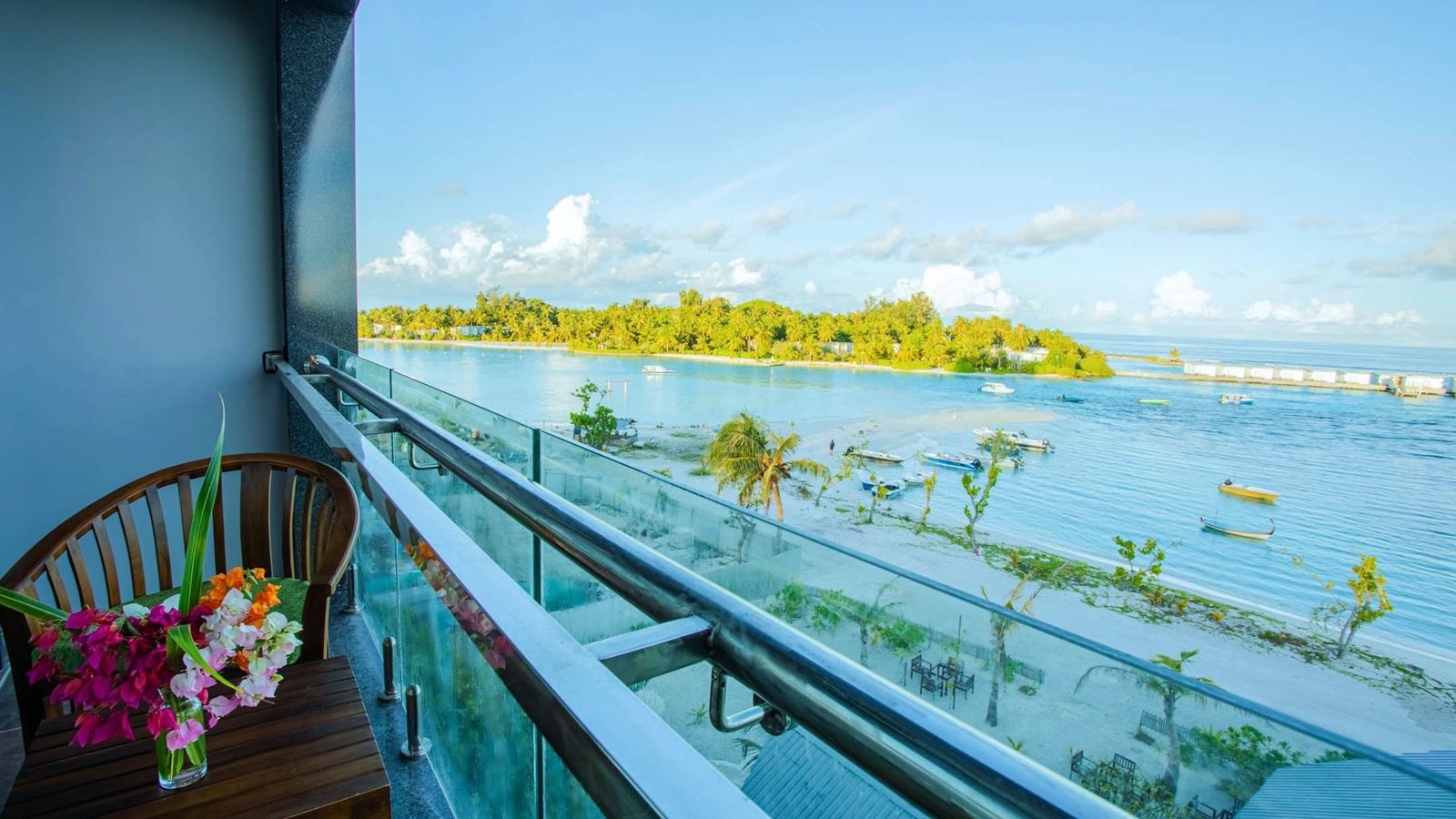 rooms-deluxe-seaview-room-with-balcony