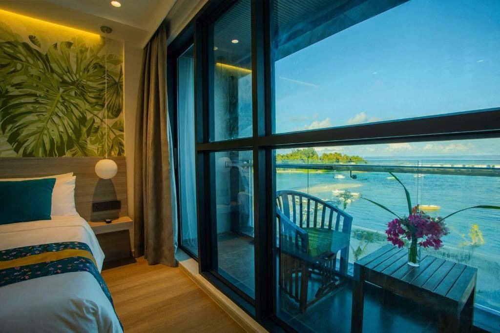 rooms-deluxe-seaview-room-with-balcony