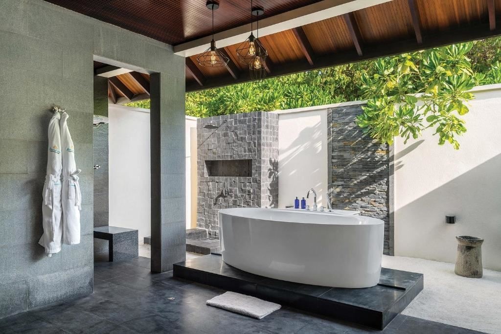 rooms-kanifushi-grand-pool-villa