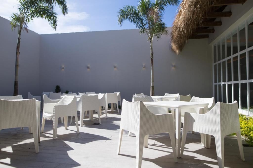 restaurants-main-building