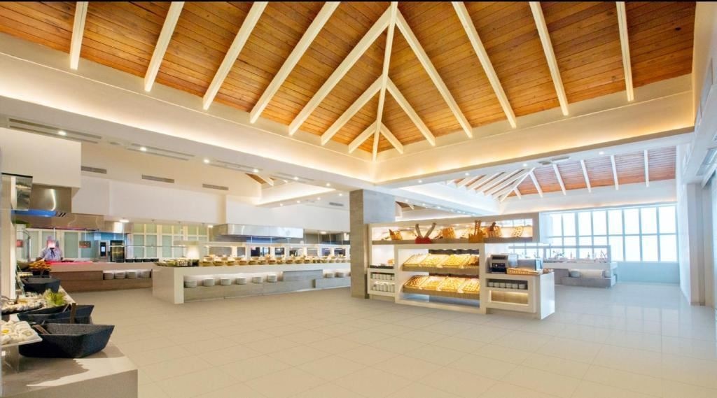 restaurants-main-building