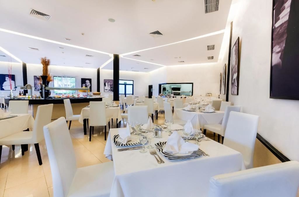 restaurants-main-building