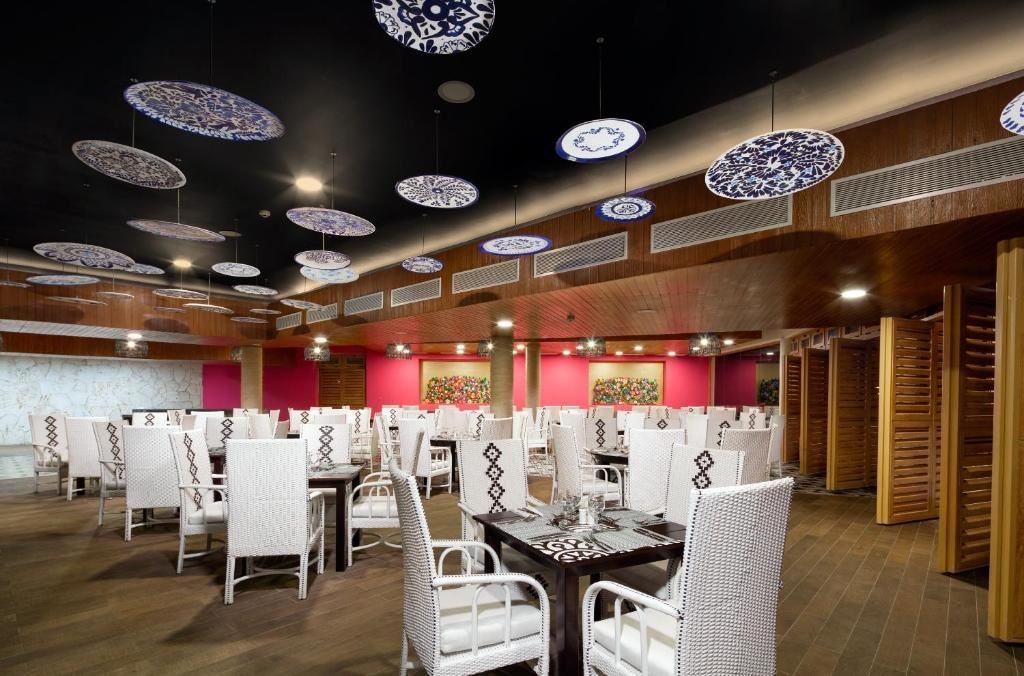 restaurants-main-building