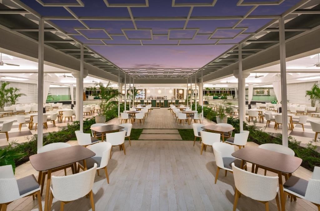 restaurants-main-building