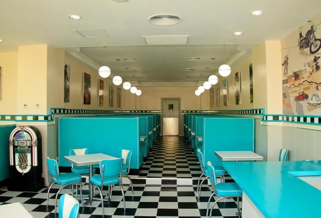 restaurants-main-building