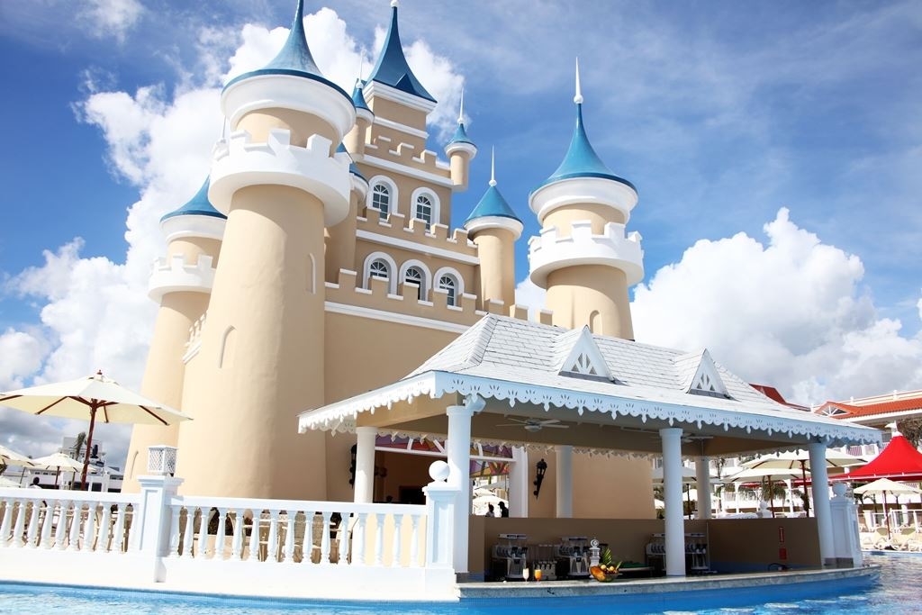 bars-amphitheater--bar-oniria