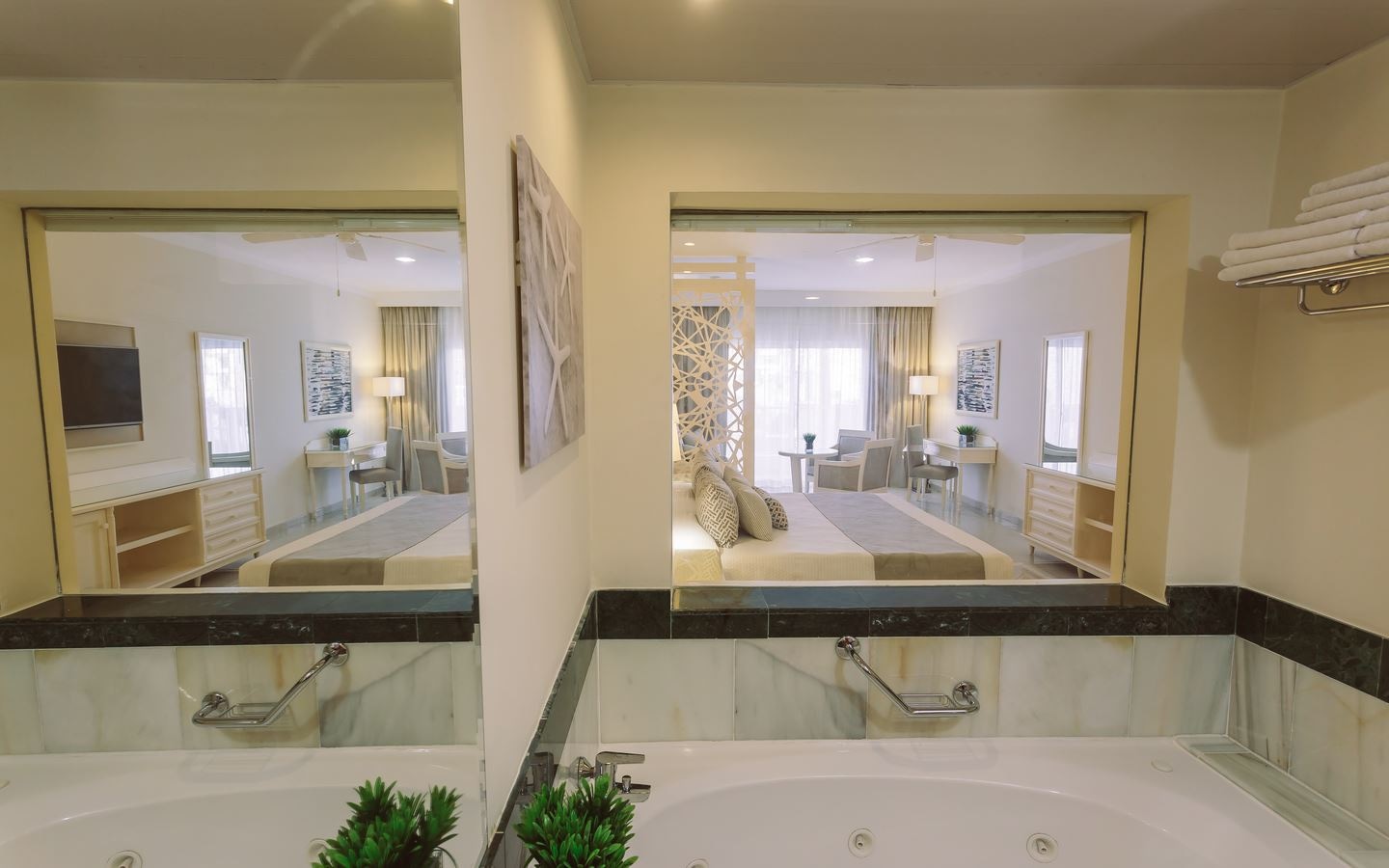 rooms-junior-suite-castle-view