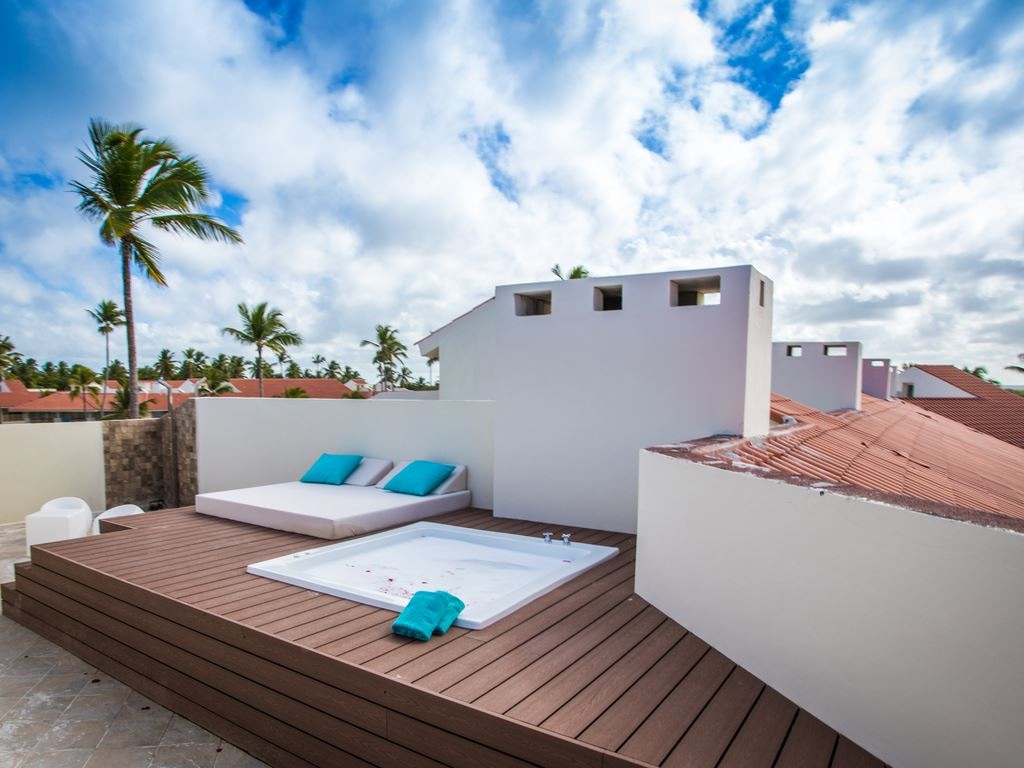rooms-mirage-club-sky-view-suite-roof-top-with-outdoor-jacuzzi