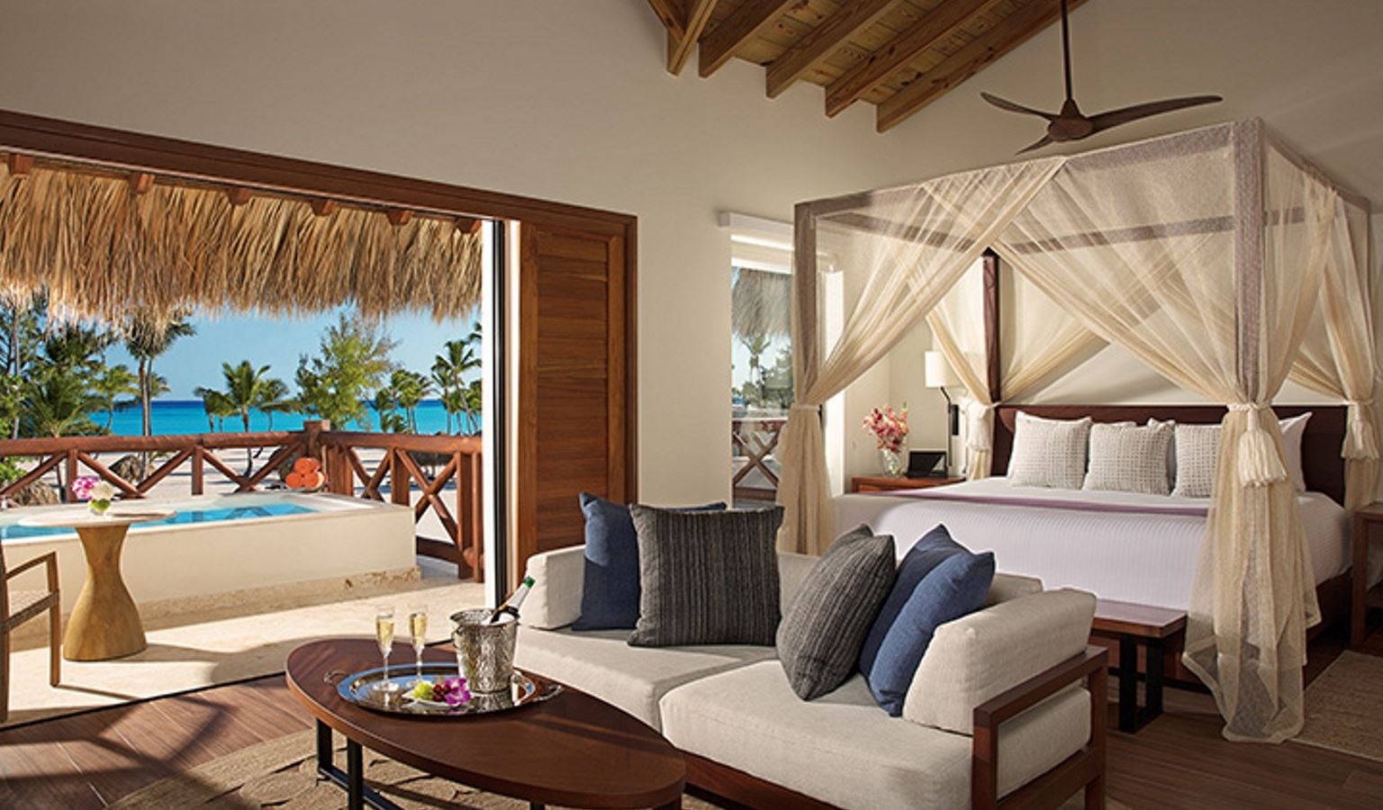 rooms-preferred-club-bungalow-master-suite-ocean-front