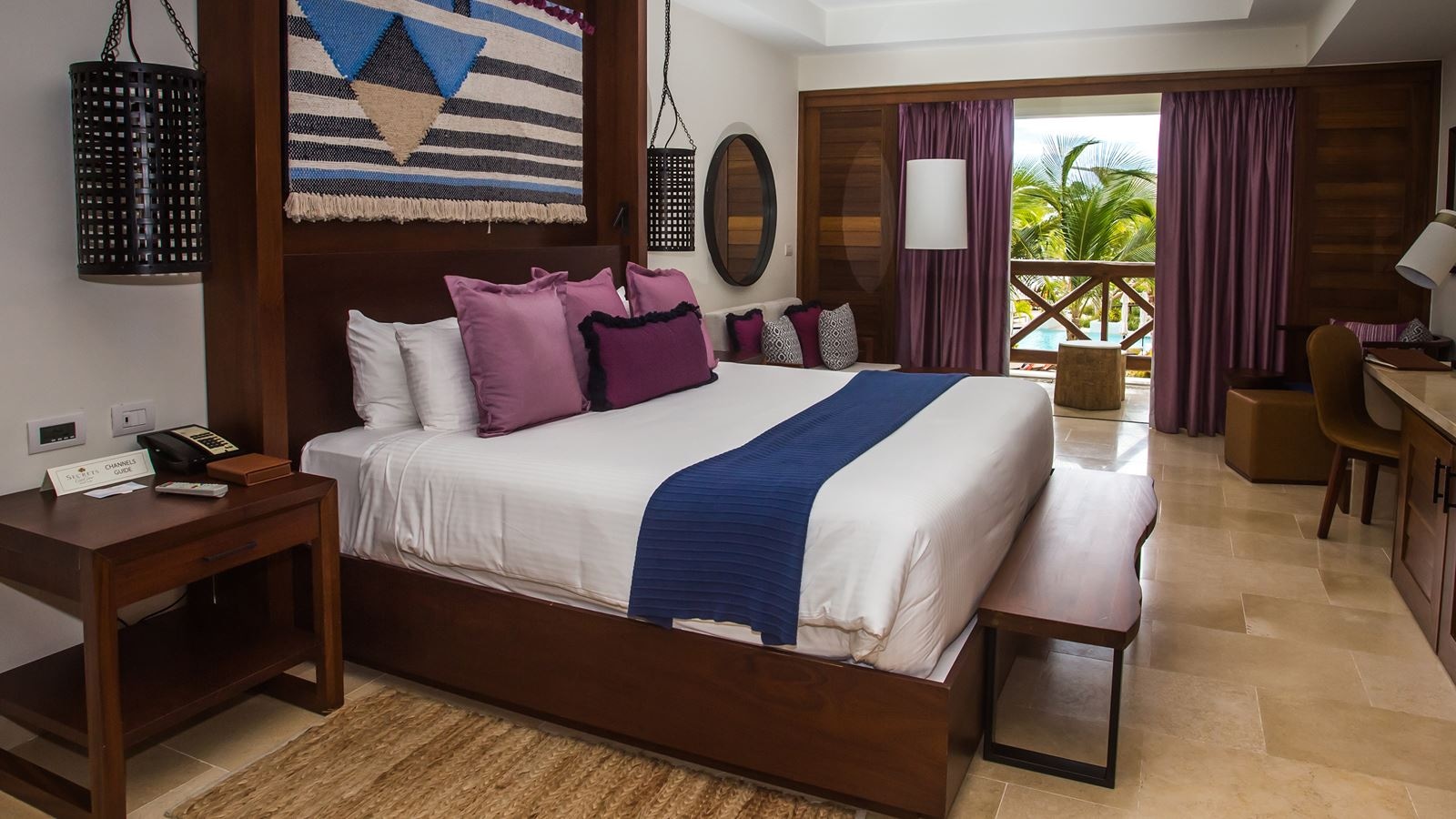 rooms-junior-suite-pool-view