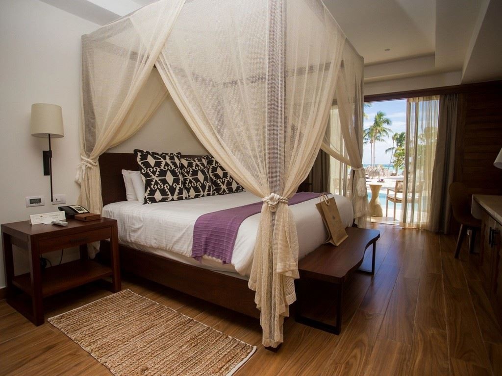 rooms-preferred-club-bungalow-suite-swim-out-ocean-front