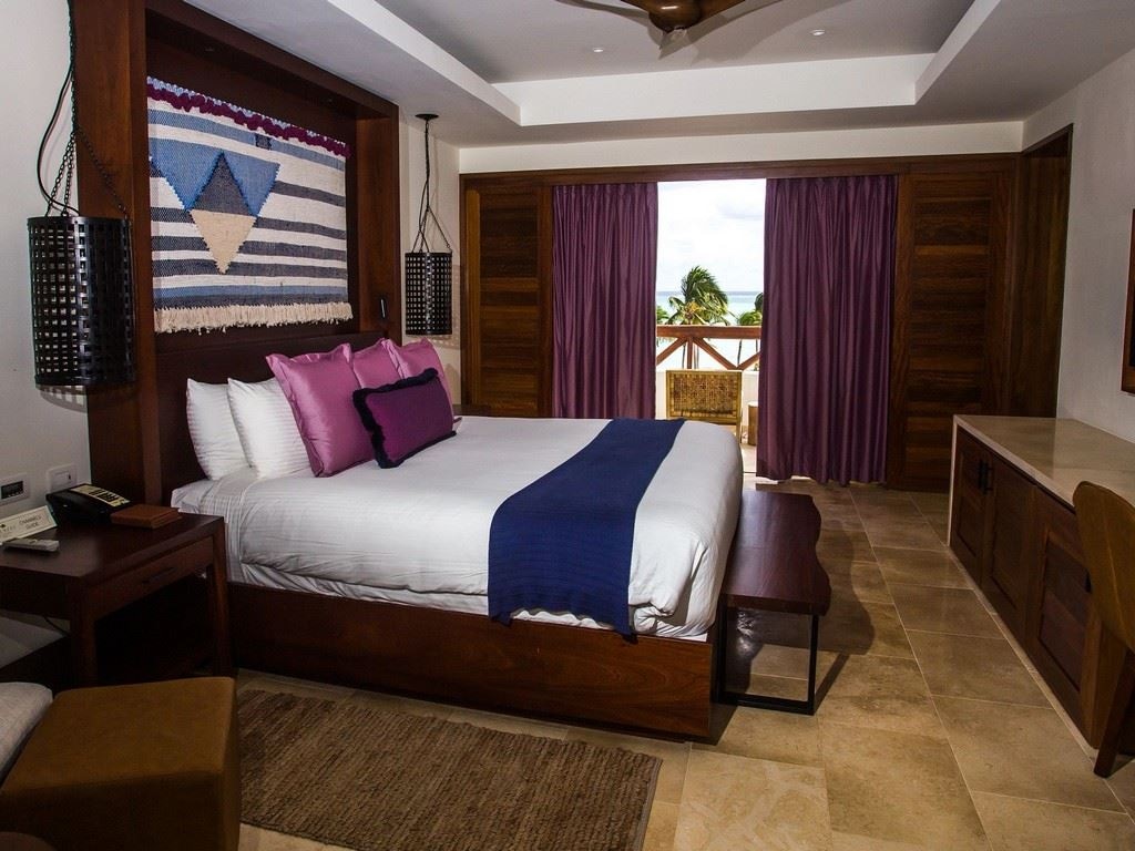 rooms-preferred-club-master-suite-ocean-front