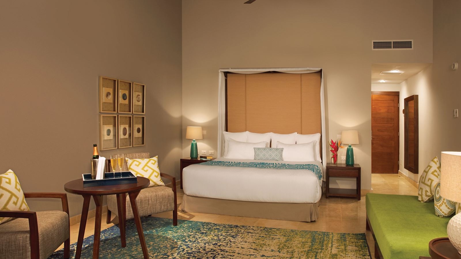 rooms-preferred-club-honeymoon-suite