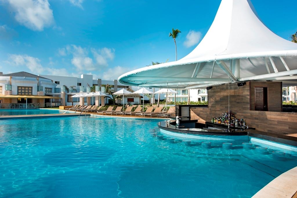 bars-jazmin-swimup-bar--deck